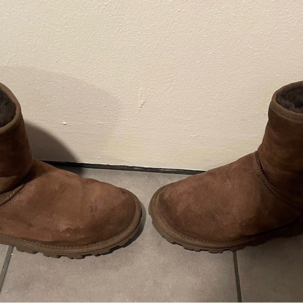 UGG Boots - Picture 4 of 7